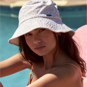 NWOT - Billabong Printed Bucket Hat